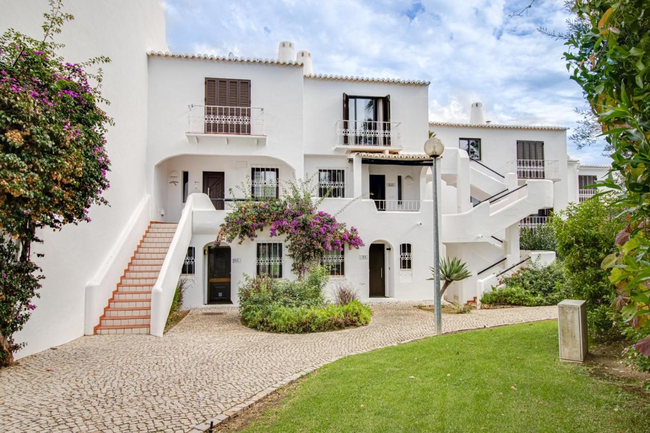 Apartmán Seaside Retreat With Pool, Ac, And Fast Wi-Fi Albufeira Exteriér fotografie